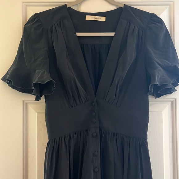 $300 303 Avenue Size S Silk Button Front Ruffle Sleeve Flowy Dress EUC - Picture 8 of 8